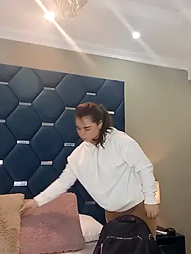 ThaniaJones online show from 9, 9, 2025