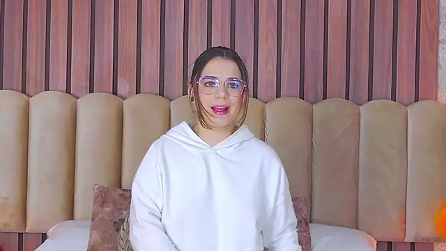 ThaniaJones online show from 17, 9, 2025