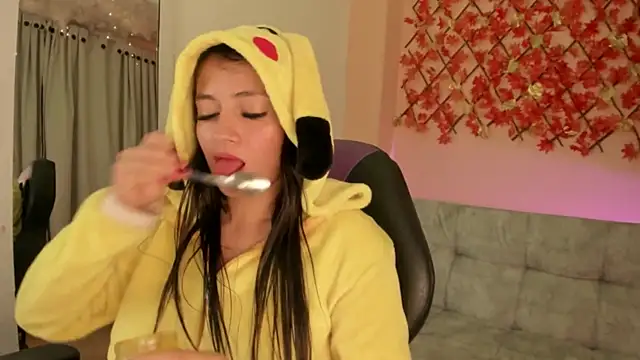 Snapshot of Sweet_Candies chatting on 8, 3, 2025 Sweet Candies online show from 8, 3, 2025