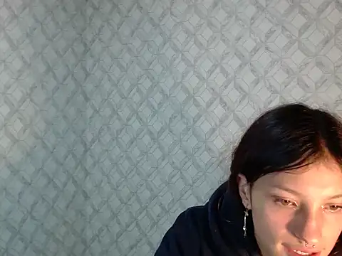 Snapshot of Emma-Wilson chatting on 7, 5, 2026 Emma-Wilson online show from 7, 5, 2026