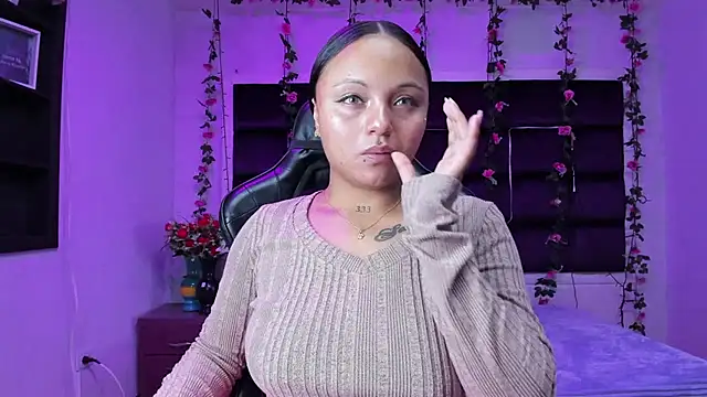 Snapshot of sweelanna__ chatting on 17, 12, 2025 sweelanna online show from 17, 12, 2025