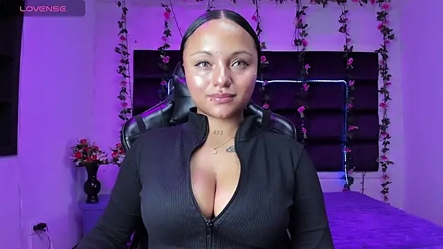 Snapshot of sweelanna__ chatting on 6, 3, 2026 sweelanna online show from 6, 3, 2026