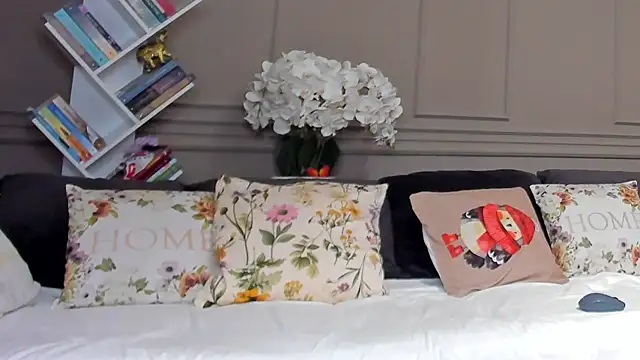 Snapshot of Deliciouslips chatting on 4, 11, 2025 Deliciouslips online show from 4, 11, 2025