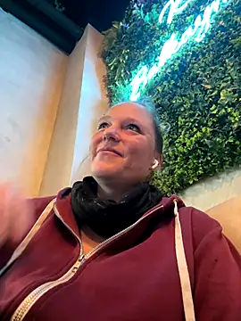 Snapshot of MoniqueLaFee chatting on 16, 12, 2025 MoniqueLaFee online show from 16, 12, 2025