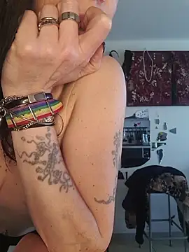 freyamoret online show from 28, 4, 2026