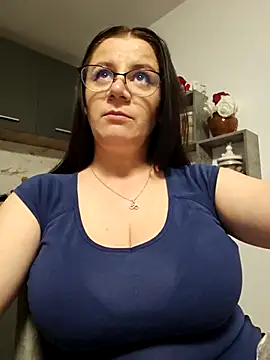 Snapshot of KristenVega chatting on 7, 11, 2025 KristenVega online show from 7, 11, 2025