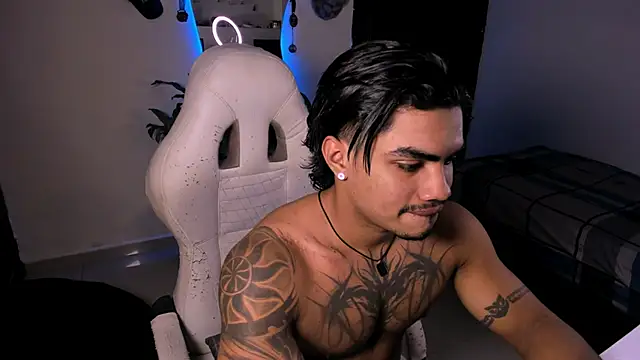 Snapshot of Young_laroi chatting on 21, 12, 2024 Young laroi online show from 21, 12, 2024