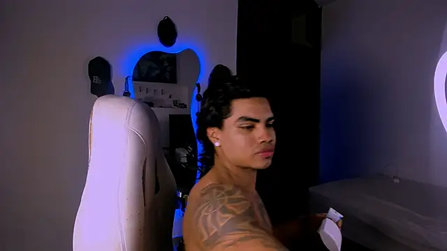 Snapshot of Young_laroi chatting on 16, 1, 2025 Young laroi online show from 16, 1, 2025