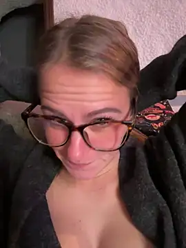 selenaluvv online show from 4, 12, 2025