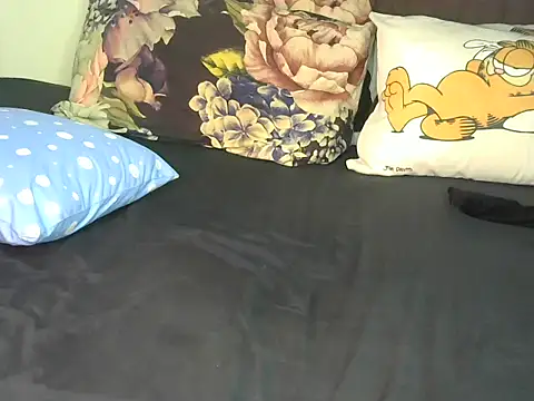 Snapshot of Bella_cute01 chatting on 21, 10, 2025 Bella cute01 online show from 21, 10, 2025