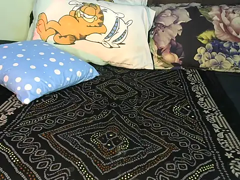 Snapshot of Bella_cute01 chatting on 8, 3, 2026 Bella cute01 online show from 8, 3, 2026