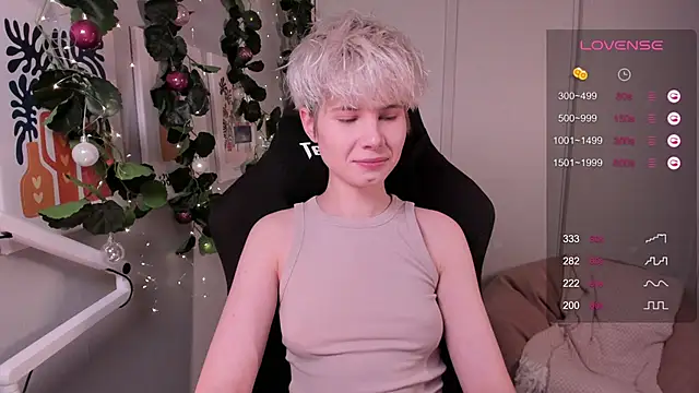 Snapshot of enigma_mia chatting on 5, 12, 2024 enigma mia online show from 5, 12, 2024