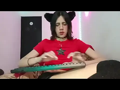 Snapshot of lucydreamm chatting on 2, 10, 2025 lucydreamm online show from 2, 10, 2025