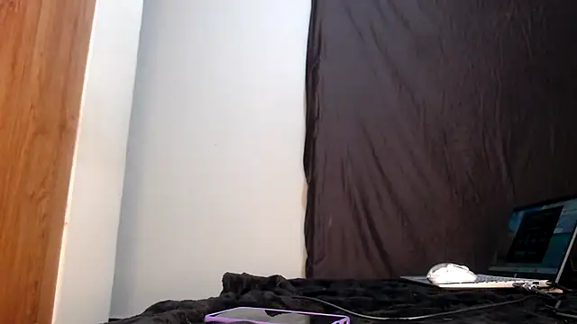 Snapshot of wetpussy_ebony chatting on 27, 5, 2026 wetpussy ebony online show from 27, 5, 2026
