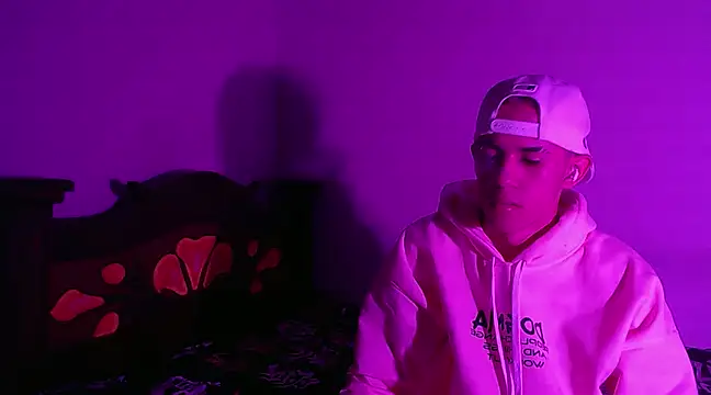 Snapshot of isaaclatino chatting on 15, 12, 2024 isaaclatino online show from 15, 12, 2024