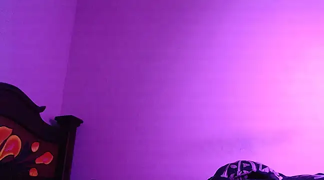 Snapshot of isaaclatino chatting on 2, 1, 2025 isaaclatino online show from 2, 1, 2025