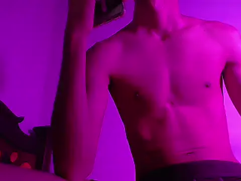 Snapshot of isaaclatino chatting on 5, 1, 2025 isaaclatino online show from 5, 1, 2025