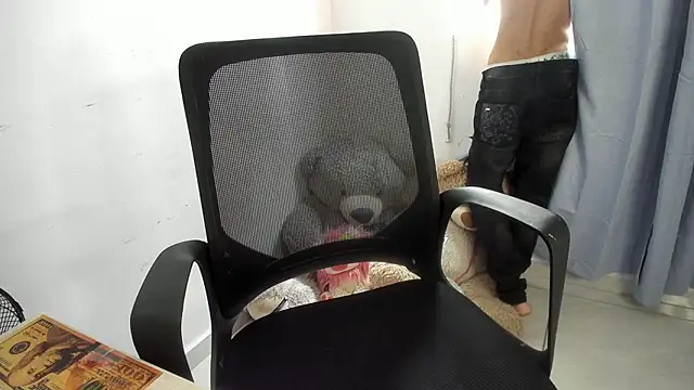 Snapshot of isaaclatino chatting on 15, 9, 2025 isaaclatino online show from 15, 9, 2025