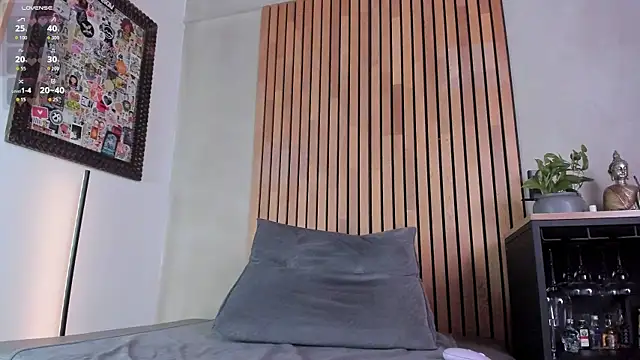 honeyhot69   online show from 13, 4, 2026