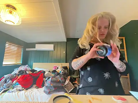 Snapshot of tatted-bitty chatting on 13, 2, 2025 tatted-bitty online show from 13, 2, 2025