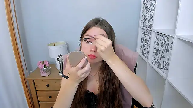 GraceLips online show from 5, 10, 2025