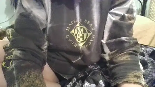 Snapshot of MissKisu chatting on 3, 12, 2025 MissKisu online show from 3, 12, 2025