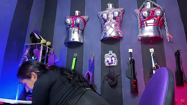 LucyStrike  online show from 25, 9, 2025