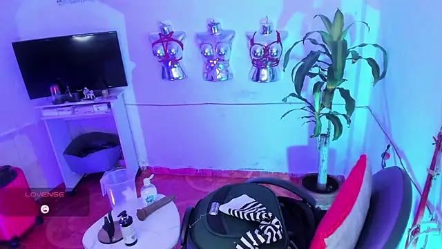 LucyStrike  online show from 30, 5, 2026