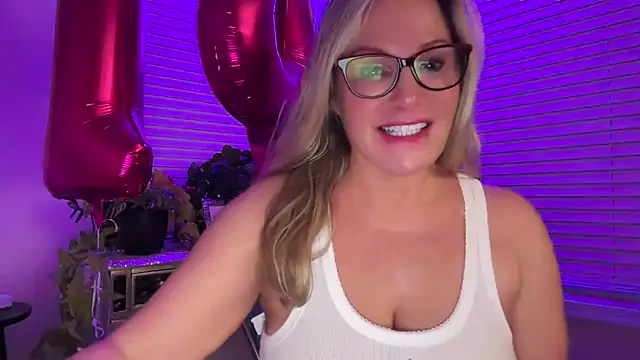 Milf Goddess online show from 13, 10, 2025