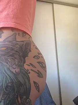 Luccreccia  online show from 11, 10, 2025