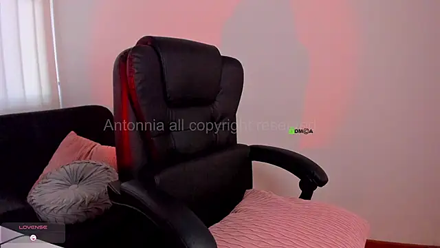 Snapshot of Anttonia_Rose chatting on 2, 10, 2025 Anttonia Rose online show from 2, 10, 2025