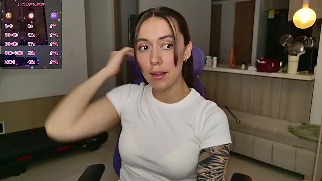 Snapshot of emiliasommer chatting on 14, 2, 2026 emiliasommer online show from 14, 2, 2026