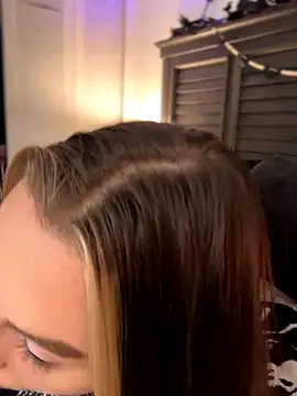 Snapshot of BrattyBae_xo chatting on 21, 10, 2025 BrattyBae xo online show from 21, 10, 2025