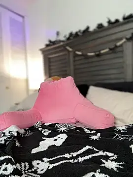 Snapshot of BrattyBae_xo chatting on 22, 10, 2025 BrattyBae xo online show from 22, 10, 2025