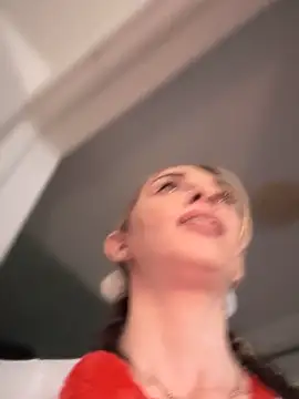 Snapshot of BrattyBae_xo chatting on 31, 10, 2025 BrattyBae xo online show from 31, 10, 2025