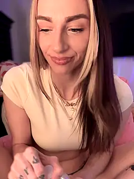 Snapshot of BrattyBae_xo chatting on 13, 11, 2025 BrattyBae xo online show from 13, 11, 2025