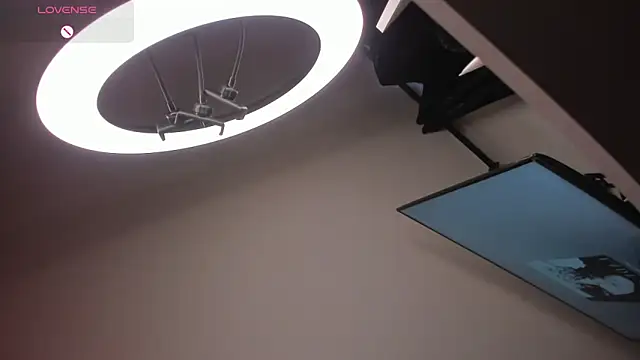 Snapshot of evaevanscute chatting on 30, 9, 2025 evaevanscute online show from 30, 9, 2025