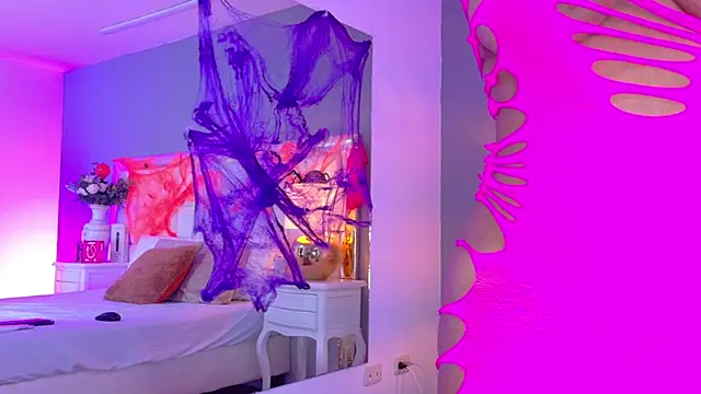 KateVenegas online show from 24, 10, 2025