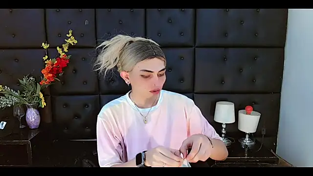 Daniela Pink  online show from 6, 3, 2026