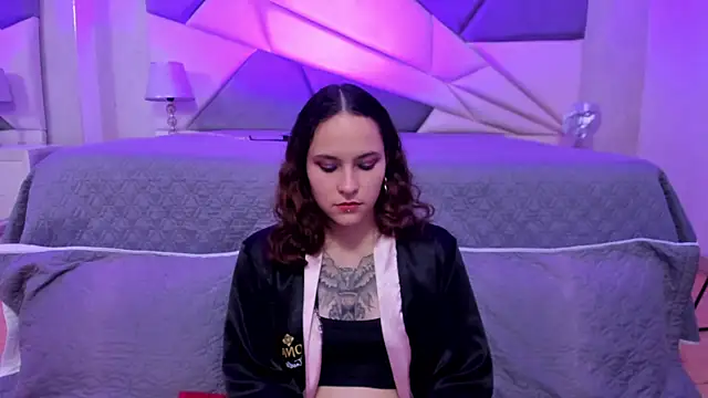 AnnyThompson  online show from 5, 2, 2025