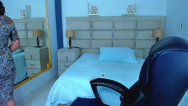 AnnyThompson  online show from 20, 9, 2025