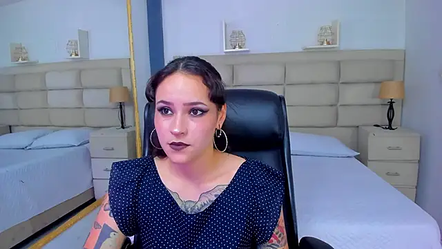 AnnyThompson  online show from 29, 10, 2025