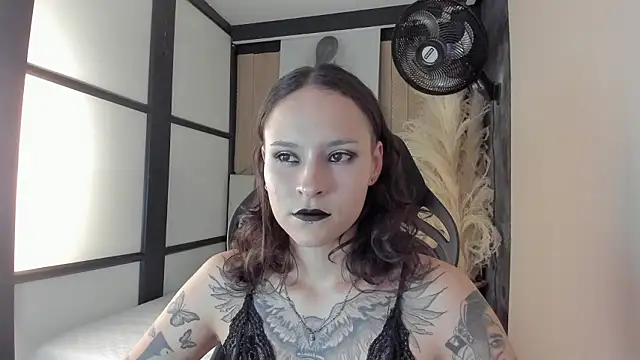 AnnyThompson  online show from 18, 3, 2026