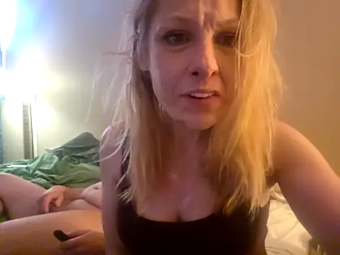 Snapshot of we8camgirl chatting on 8, 9, 2025 we8camgirl online show from 8, 9, 2025