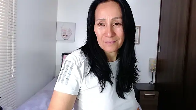 Maira B online show from 8, 4, 2026