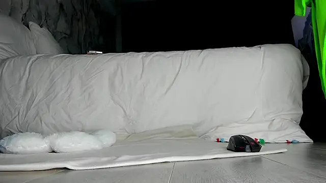HunnyWifey online show from 22, 6, 2026