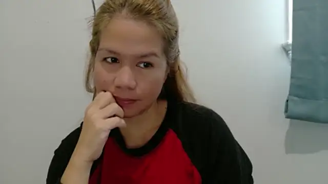 Snapshot of XLennaMX chatting on 2, 2, 2026 XLennaMX online show from 2, 2, 2026