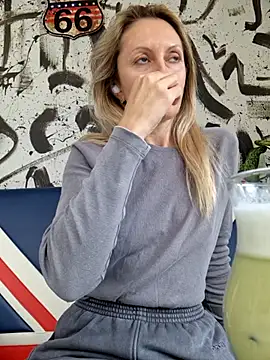 Miss    Mia  online show from 1, 10, 2025