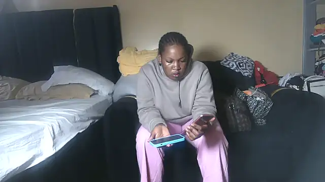 Mila Melanie online show from 28, 4, 2026