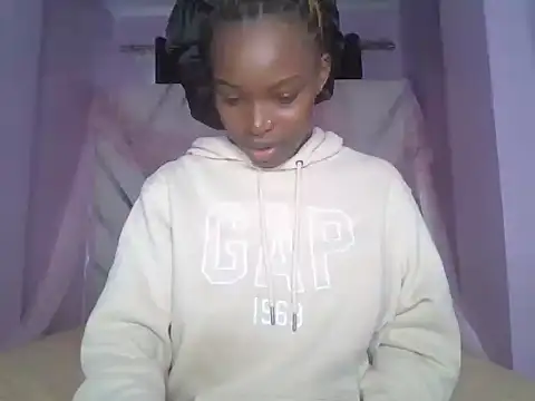 Pretty-queen123 online show from 13, 9, 2025